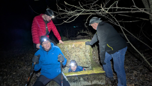 2025.12.18 Sztuczne podziemia i P12W na Żarze w Beskidzie Małym