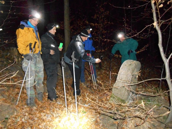 2014.12.10 Sześciu Pan&oacute;w na wybiegu wieczorową porą