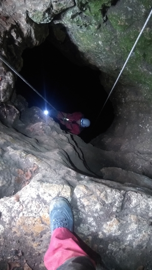 Studnisko, otw&oacute;r wejściowy