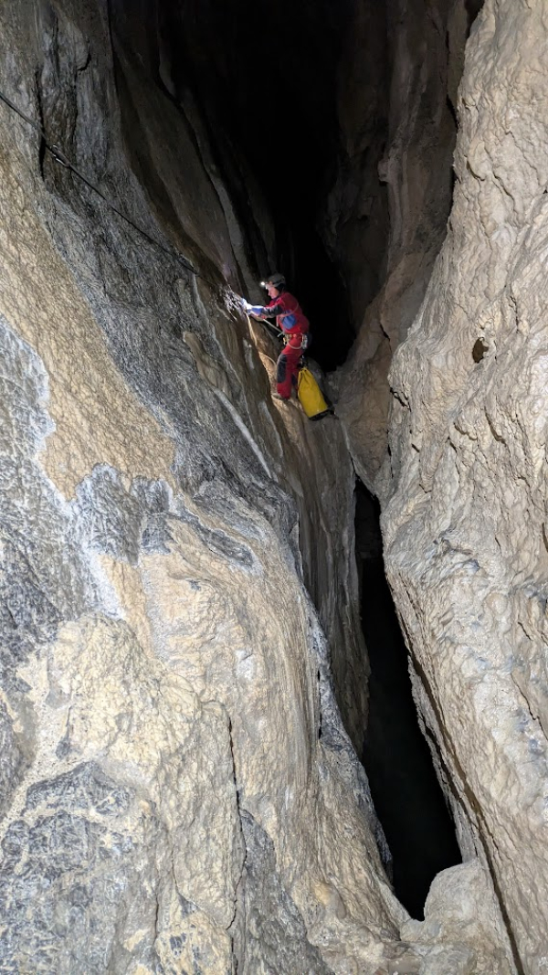 2026.03.28 Jaskinia CZARNA. Trawers między południowym i p&oacute;łnocnym otworem