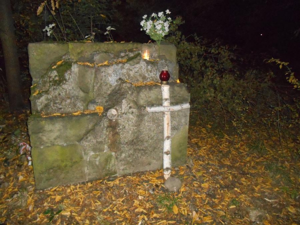 2015.10.29 Tajemniczy pomnik pod Dębowcem - wyjazd Sekcji Historii Kultury Materialnej Speleoklubu Bielsko-Biała