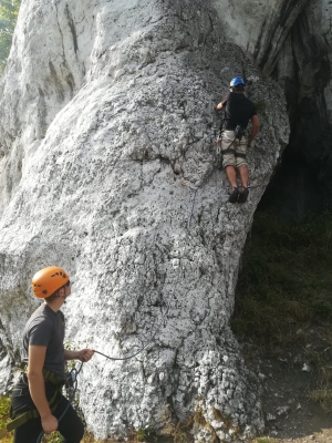 2019.08.3-4 Studnia szpatowc&oacute;w skały Rzędkowickie