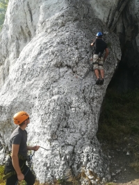 2019.08.3-4 Studnia szpatowc&oacute;w skały Rzędkowickie