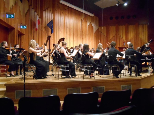 2014.11.28 &nbsp;Koncert Byłego Członka Klubu Piotra Majchrzaka w sali koncertowej przy Zespole Szk&oacute;ł Muzycznych w Bielsku-Białej. Koncert poświęcony naszemu miastu. 