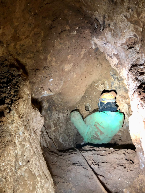 2025.04.12 Prace eksploracyjne w nowo otwartej jaskini pod korzeniem w okolicach Jaskini Łabajowej