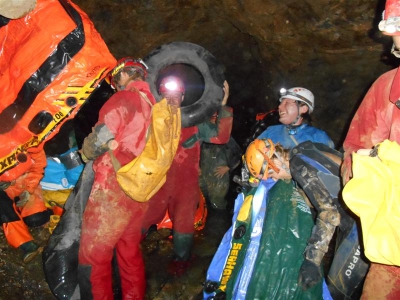 2013.06.22-23 Podziemia Tarnowskich G&oacute;r - pływanie na pontonie